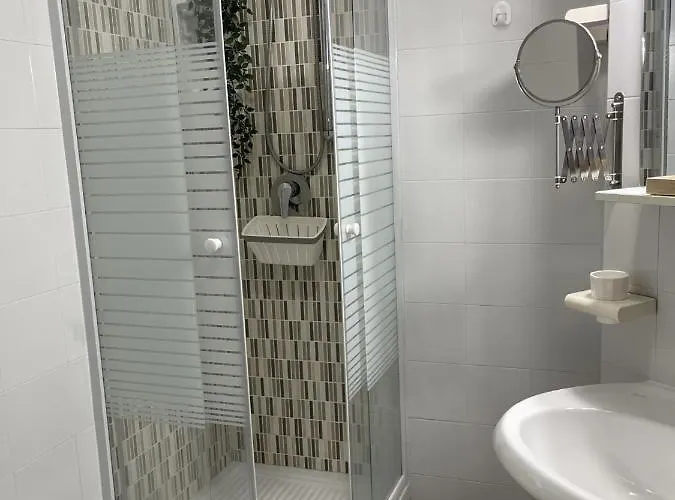 Code 2 Nocleg ze śniadaniem Frosinone