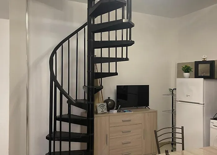 Code 2 Nocleg ze śniadaniem